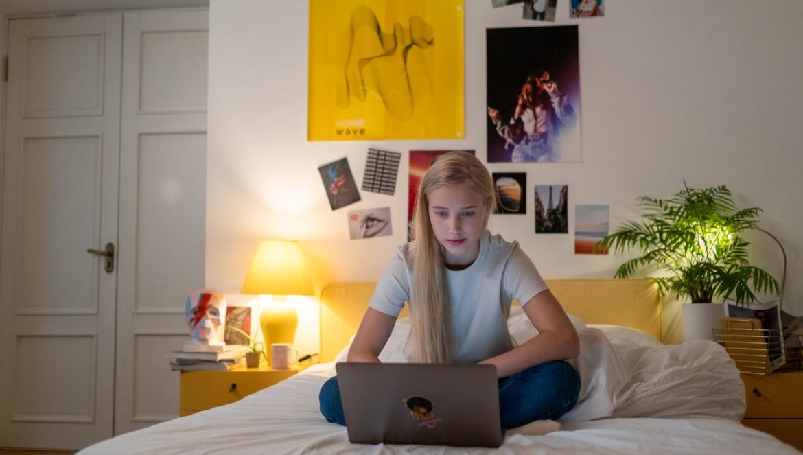 Convaincre ses parents de dormir chez son copain ou sa copine : conseils et stratégies