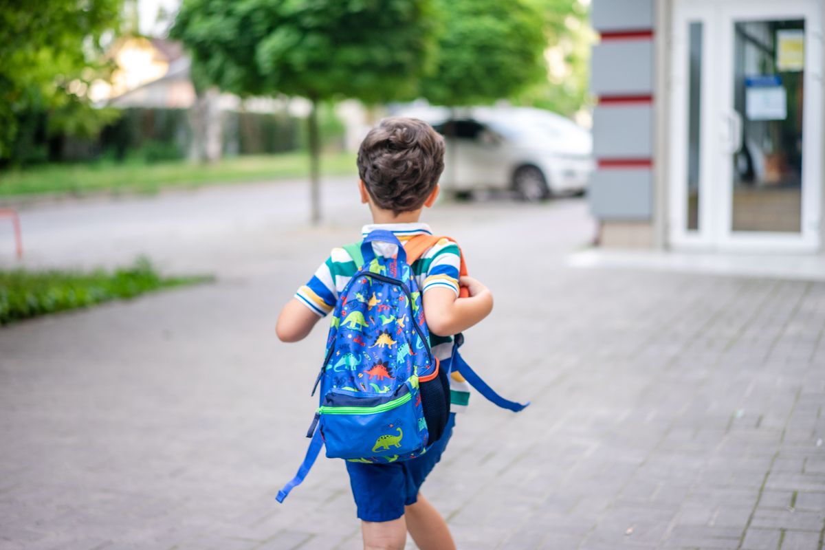 Bien choisir le cartable de son enfant : poids et ergonomie