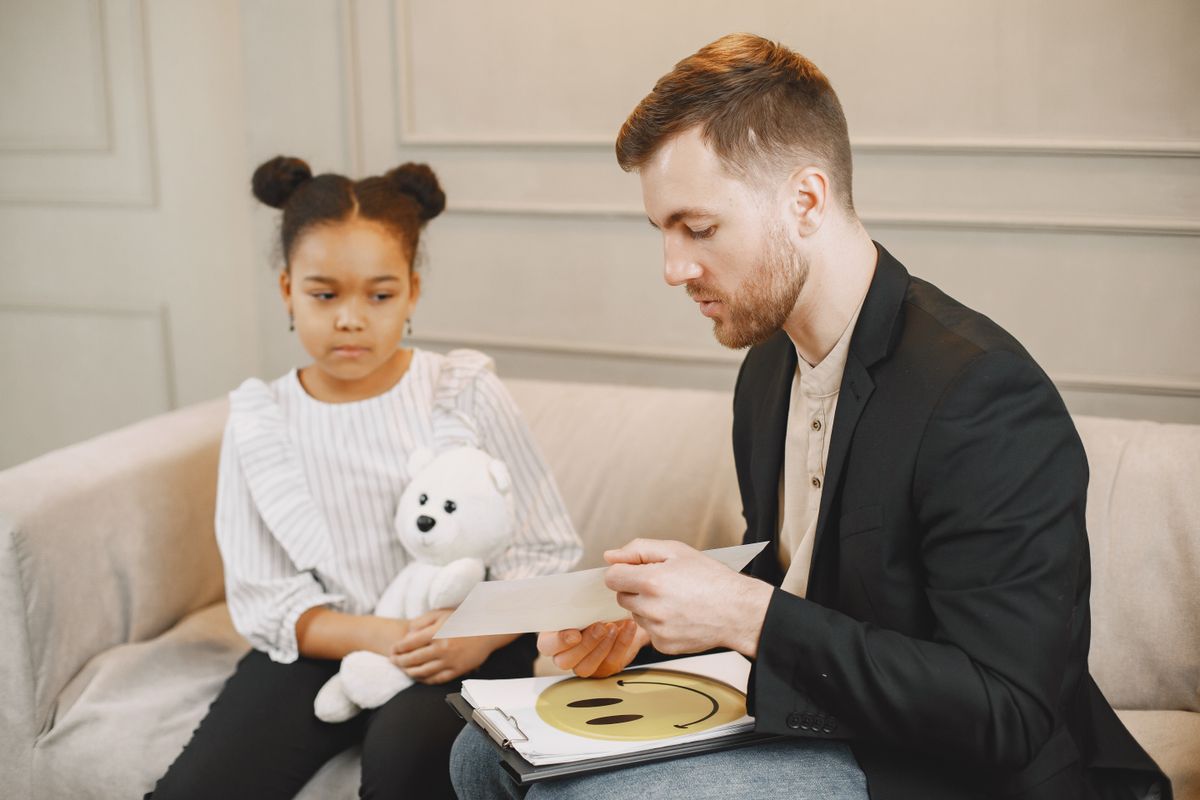Orthophonie chez l'enfant : quand consulter et à quoi s'attendre